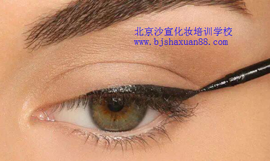 学化妆哪家强,北京化妆学校